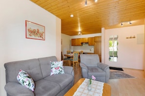 TV - Ferienwohnung 'B' mit privater Terrasse und WLAN (Lonsee)