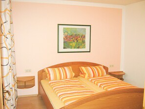 1 bedroom, free WiFi, bed sheets