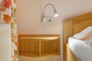 1 bedroom, WiFi (free), bed sheets