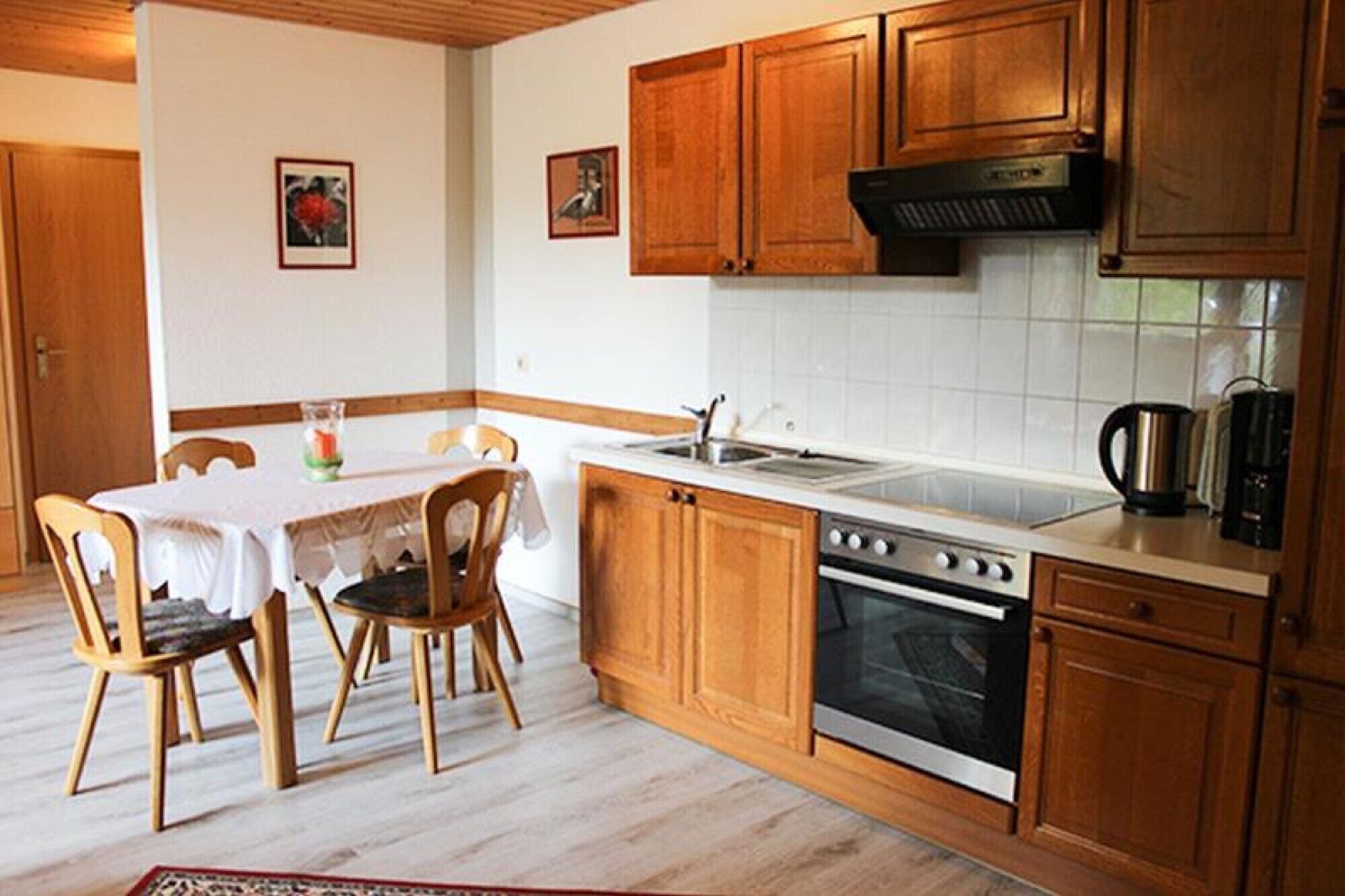 Refrigerador, horno, parrilla de estufa y cafetera y tetera 