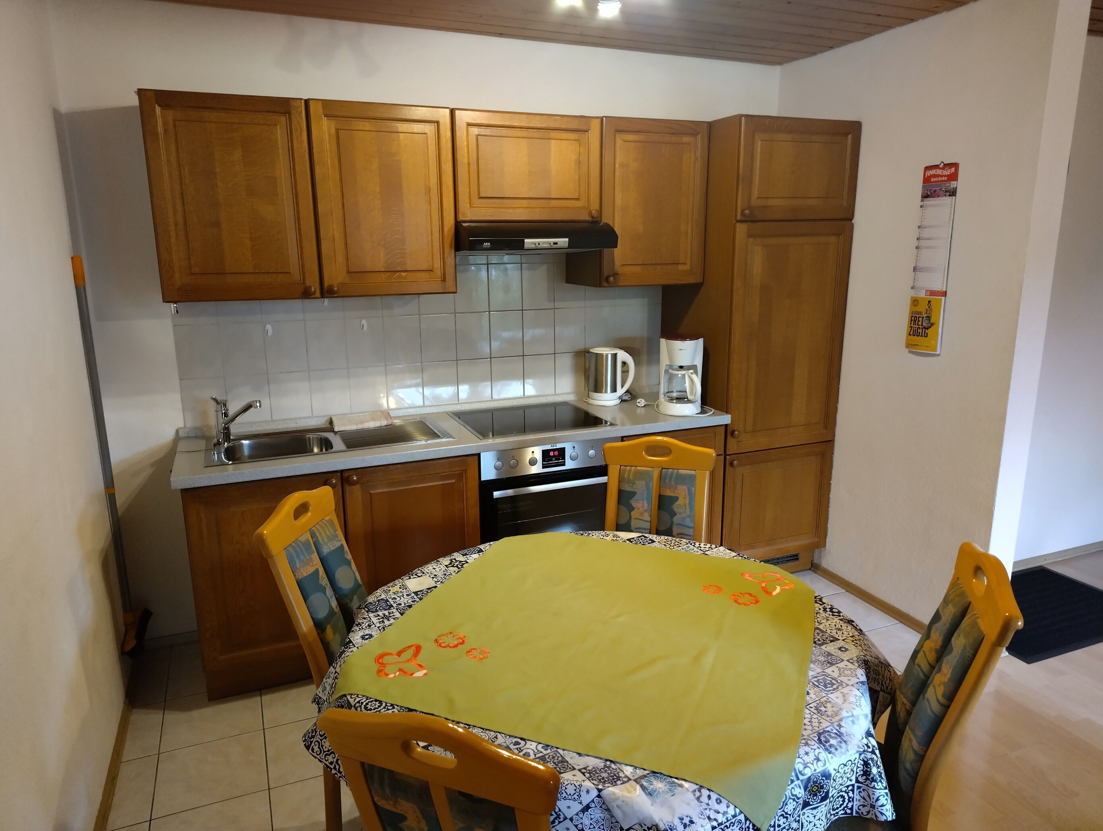 Fridge, oven, stovetop, coffee/tea maker