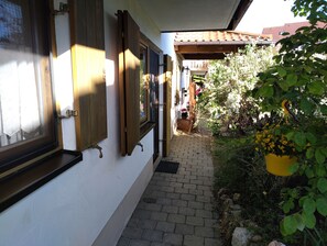 Exterior detail - Apartment 'B' with Private Terrace and Wi-Fi (Lonsee)