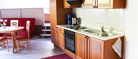 Réfrigérateur, four, plaque de cuisson, cafetiÚre/bouilloire