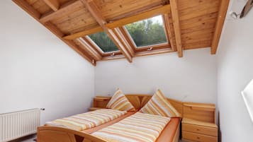 1 bedroom, WiFi (free), bed sheets