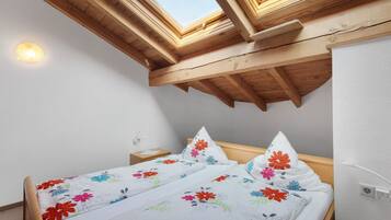 1 bedroom, WiFi (free), bed sheets
