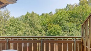 A wooden deck with a view of dense green foliage. - Apartment 'G' with Balcony and Wi-Fi (Lonsee)