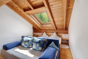 1 bedroom, WiFi (free), bed sheets