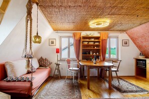 Living area - Apartment 'Das Blaue Haus' with Shared Garden and Wi-Fi (Pfullendorf)