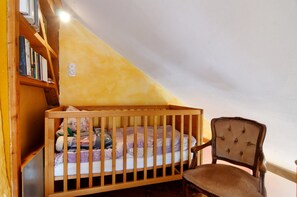 1 habitación, tabla de planchar con plancha, wifi gratis y ropa de cama 