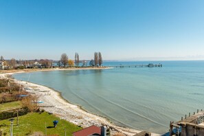 Una spiaggia nelle vicinanze
