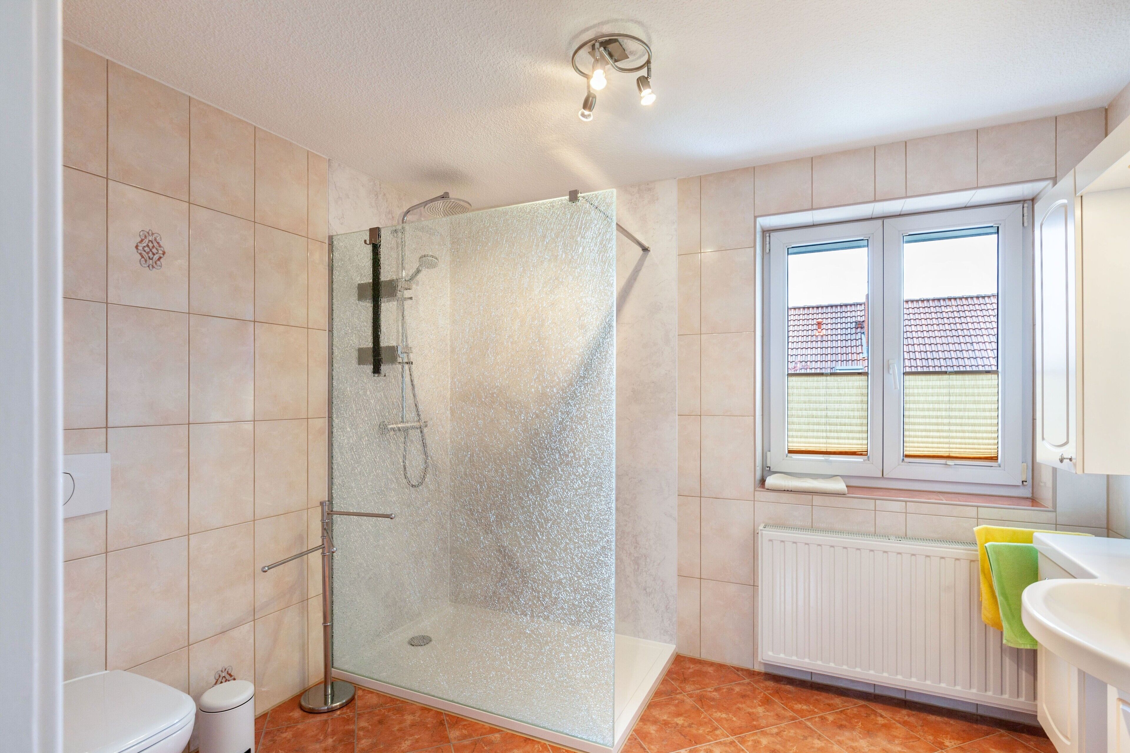 Dusche, Haartrockner, Handtücher