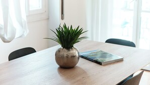 A wooden table with a potted plant and a book. - Suite Duomo View 47 (Como)
