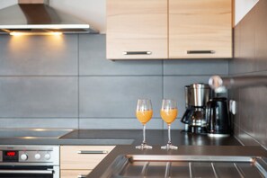 Fridge, oven, stovetop, dishwasher