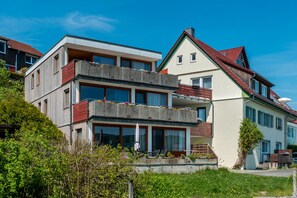 Exterior - Apartment '3, 70qm' with Shared Garden, Balcony and Wi-Fi (Bodman-Ludwigshafen)
