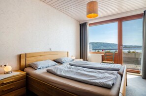 2 bedrooms, free WiFi, bed sheets - Apartment '3, 70qm' with Shared Garden, Balcony and Wi-Fi (Bodman-Ludwigshafen)