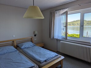 2 bedrooms, free WiFi - Holiday Apartment '4, 64sqm' with Terrace Directly on Lake Constance (Bodman-Ludwigshafen)