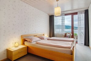 2 bedrooms, free WiFi - Apartment '1, 70sqm' with Large Terrace Right on the Lake (Bodman-Ludwigshafen)