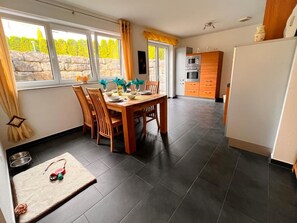 Dining - Apartment 'Krenz' with Private Terrace and Wi-Fi (Uhldingen-Mühlhofen)