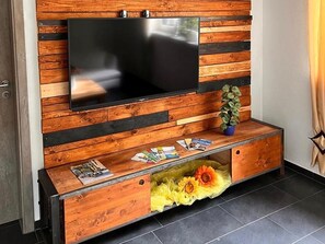 Interior - Apartment 'Krenz' with Private Terrace and Wi-Fi (Uhldingen-Mühlhofen)