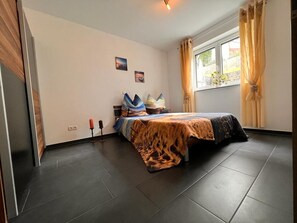 1 bedroom, free WiFi, bed sheets - Apartment 'Krenz' with Private Terrace and Wi-Fi (Uhldingen-Mühlhofen)