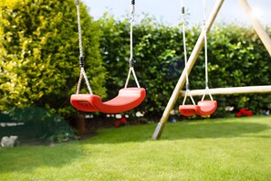 Children’s area - 'Holiday Home Britschock' with Private Terrace, Garden and Wi-Fi (Friedrichskoog)