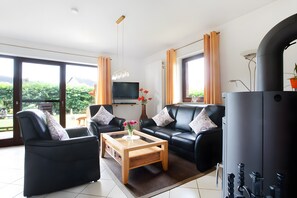 Interior - 'Holiday Home Britschock' with Private Terrace, Garden and Wi-Fi (Friedrichskoog)