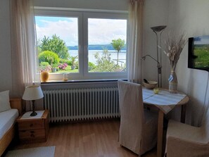 2 slaapkamers, een strijkplank/strijkijzer, gratis wifi, beddengoed