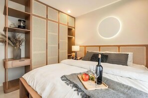 Superior Apartment, 3 Bedrooms, Kitchen, City View