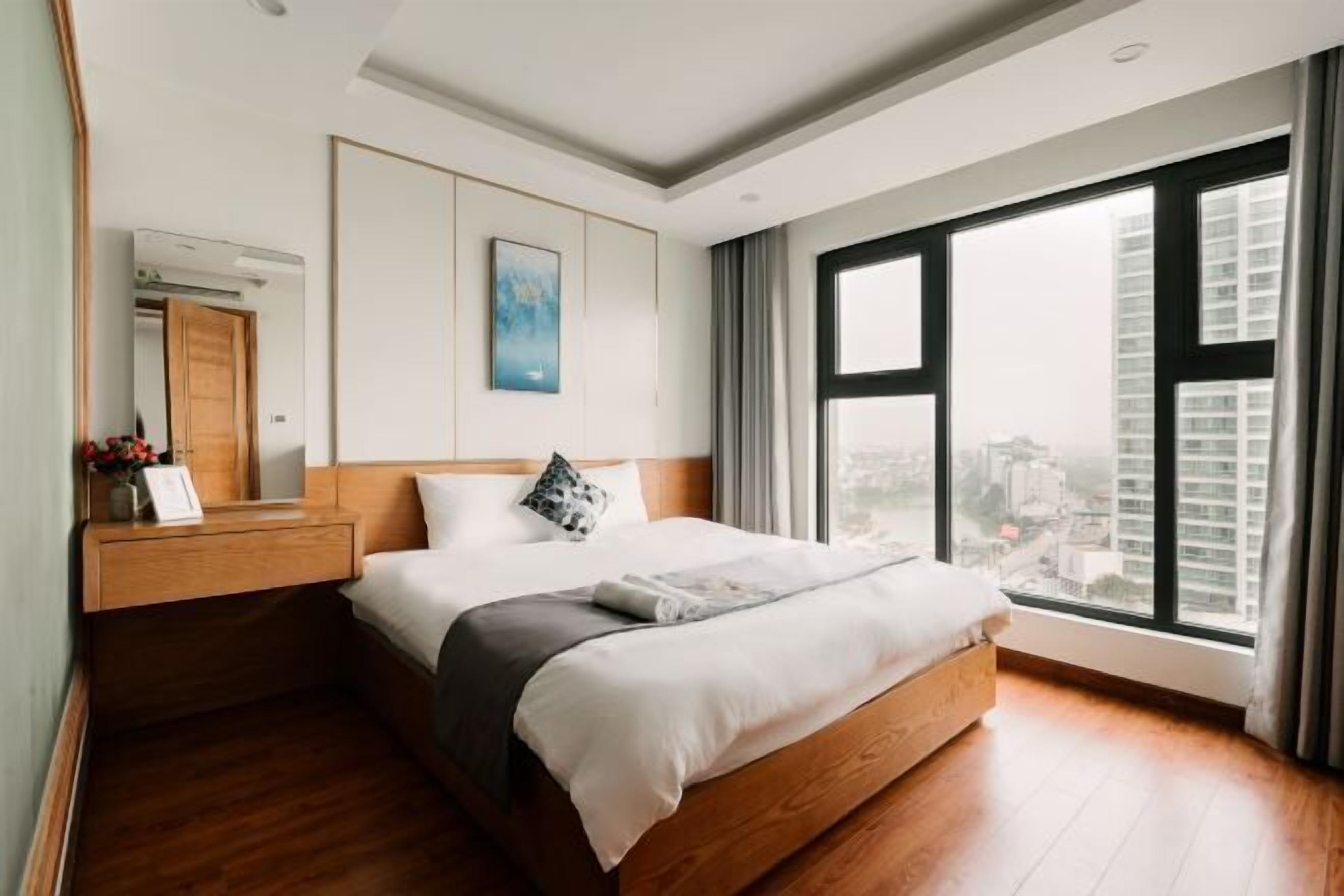 Desk, laptop workspace, soundproofing, free WiFi