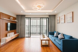 Superior Apartment, 2 Bedrooms, Kitchen, City View | Living area