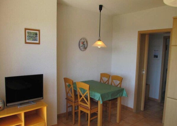 Dining - Vacation apartment '3, 57sqm' with lake view, private balcony and Wi-Fi (Wasserburg (Bodensee))