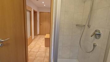 Dutxa, assecador de cabells i tovalloles