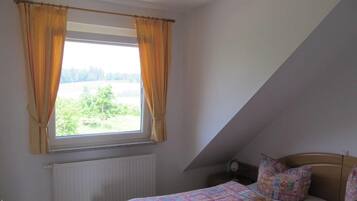 3 多间卧室、免费 WiFi、床单