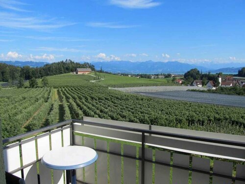Vacation apartment '2, 70sqm' with lake view, private balcony and Wi-Fi