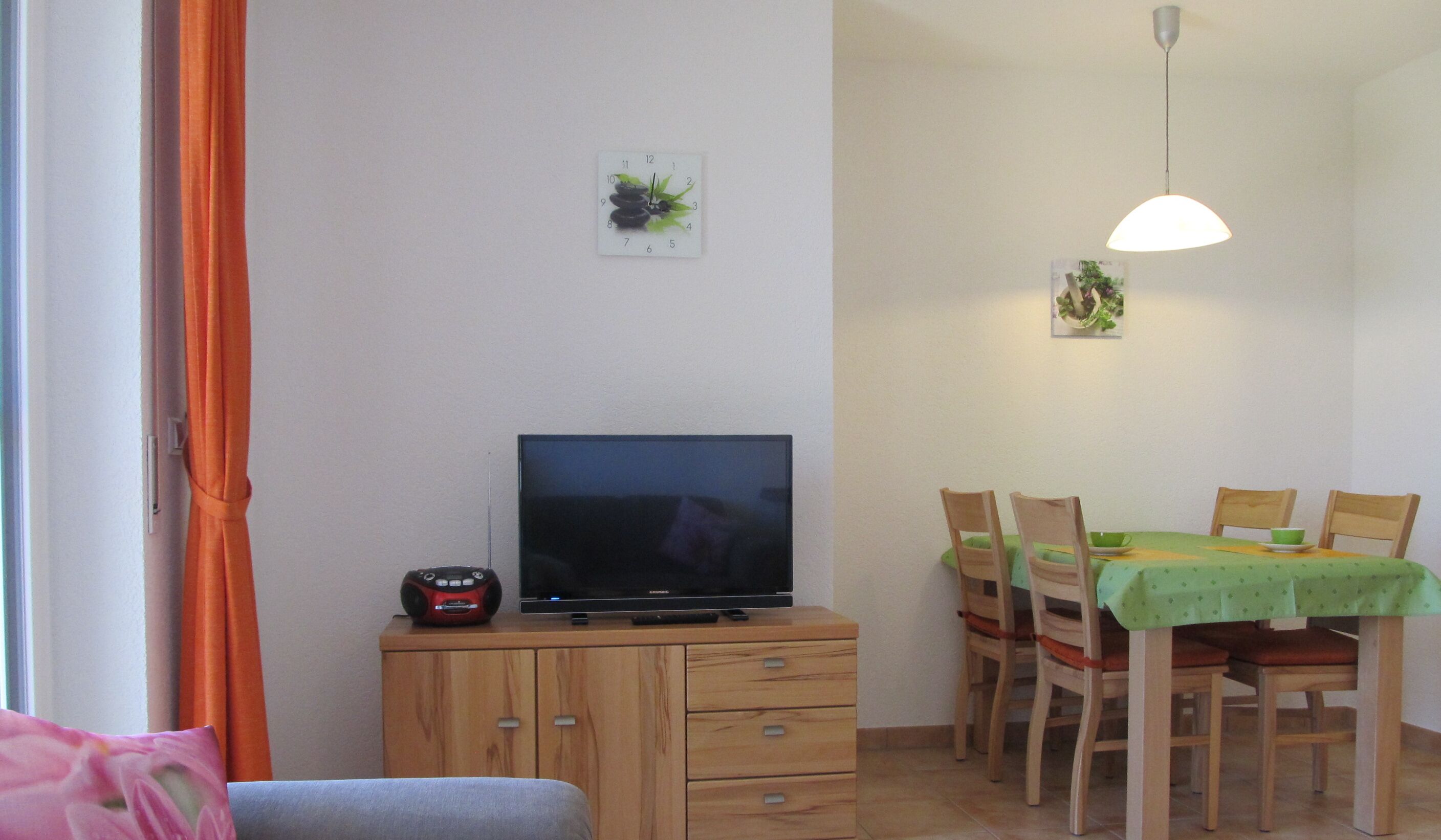 Fernseher, Stereoanlage