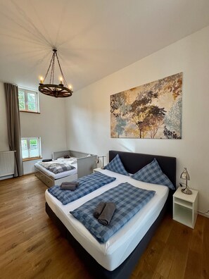 2 bedrooms, iron/ironing board, free WiFi, bed sheets - Apartment 'Turmhaus' with Private Terrace, Private Garden and Wi-Fi (Eslohe (Sauerland))