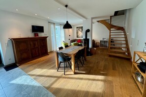 Dining - Apartment 'Turmhaus' with Private Terrace, Private Garden and Wi-Fi (Eslohe (Sauerland))