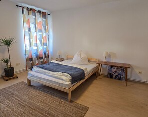 4 bedrooms, free WiFi, bed sheets - Holiday Home 'Marienblick' with Private Terrace, Private Garden and Wi-Fi (Beeskow)
