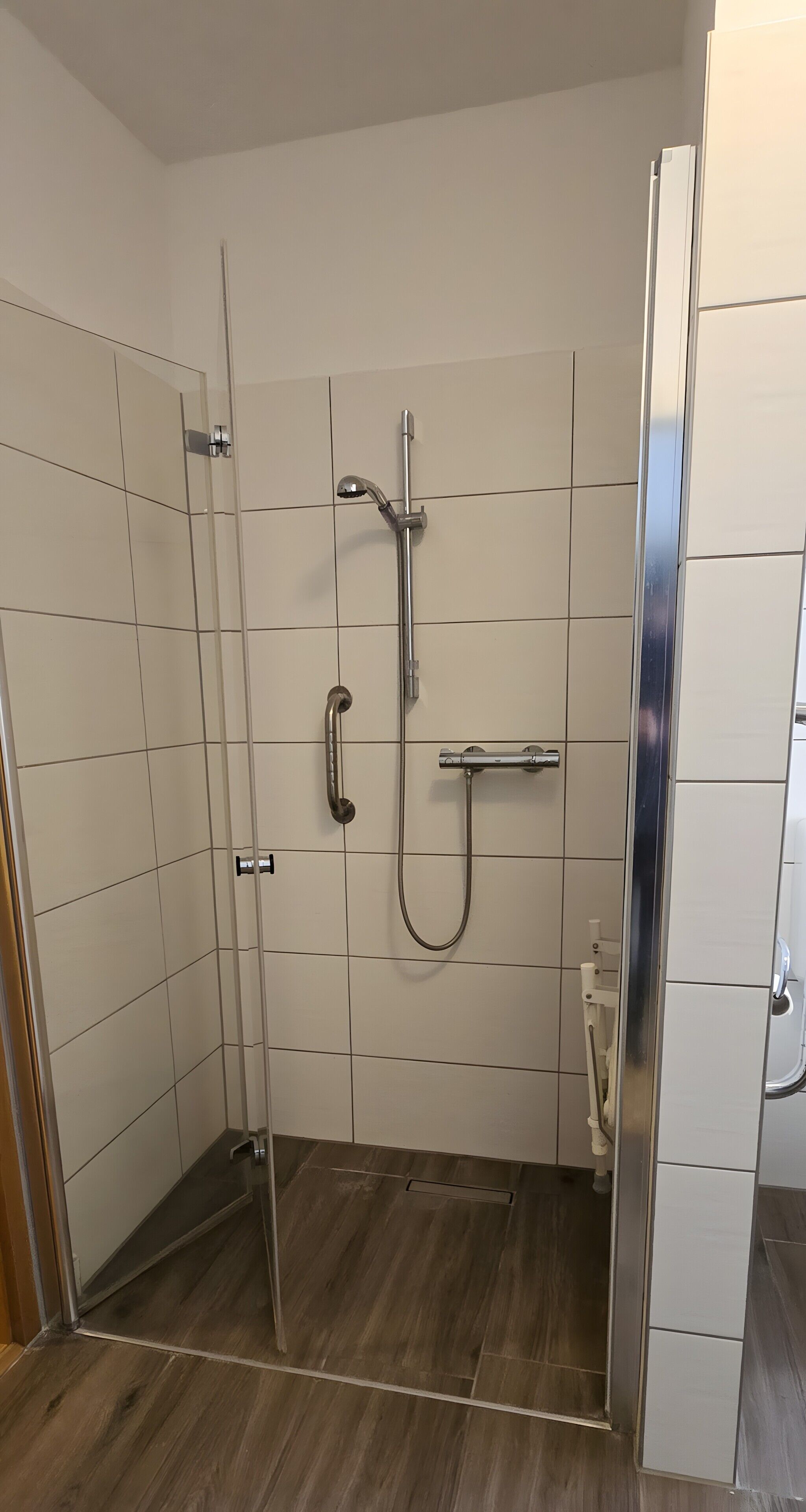 Dusch, hårtork och handdukar
