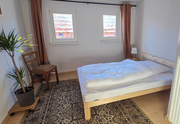 4 bedrooms, free WiFi, bed sheets