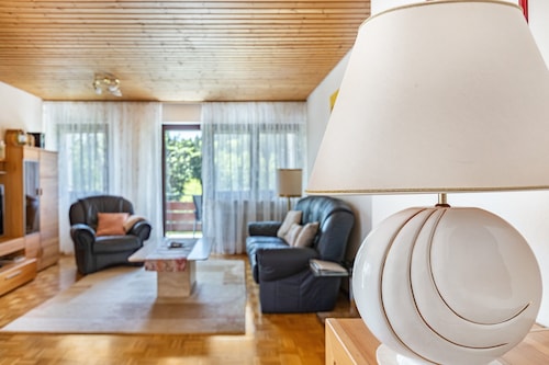 4 Sterne Ferienwohnung 'Tannengeflüster' mit Privatterrasse, Gemeinschaftsgarten und Wi-Fi