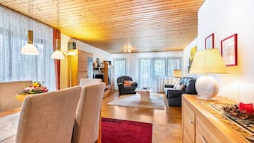 TV, DVD-spiller og stereoanlegg