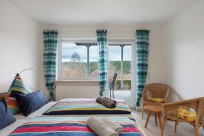 2 slaapkamers, een strijkplank/strijkijzer, gratis wifi, beddengoed