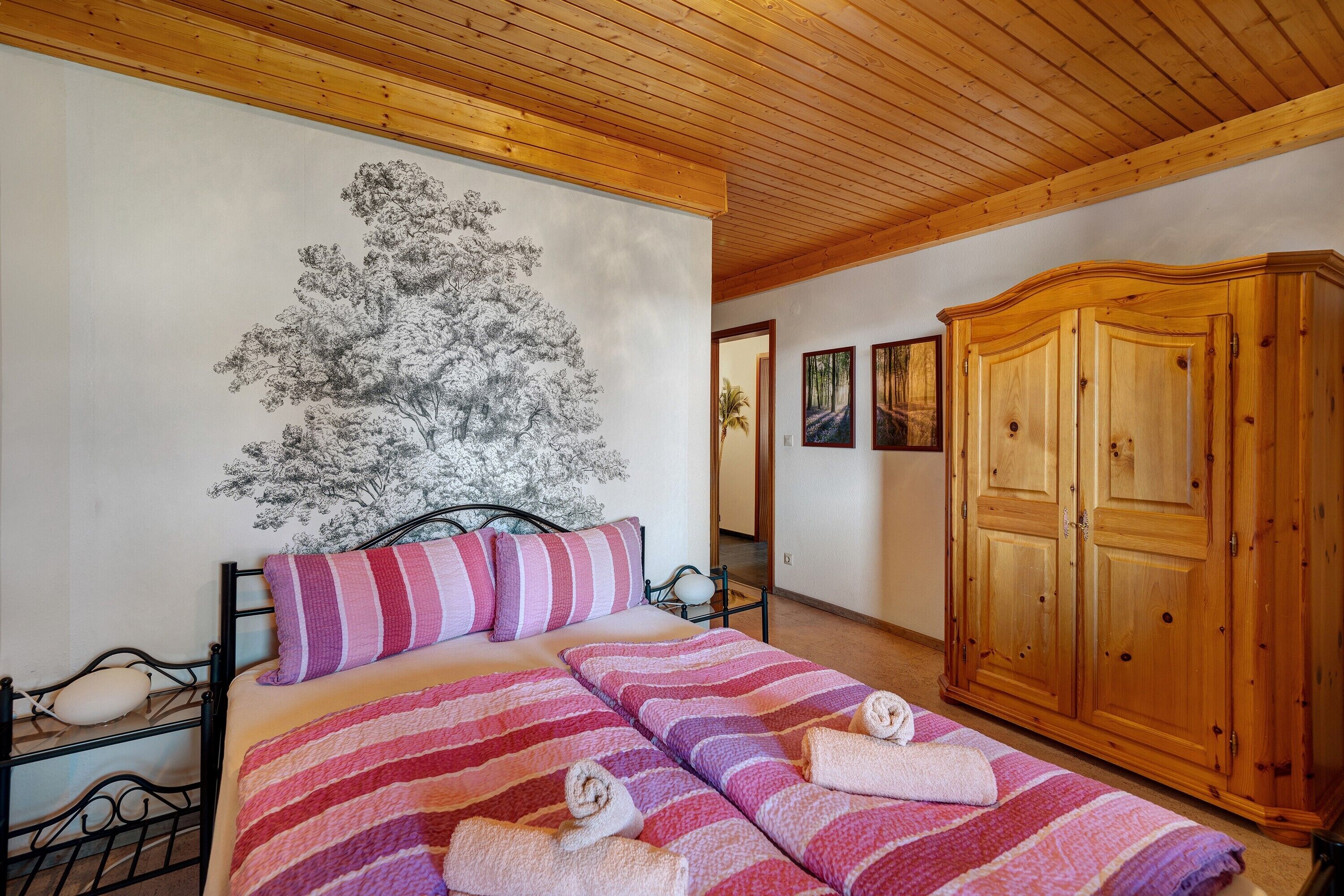 2 bedrooms, bed sheets