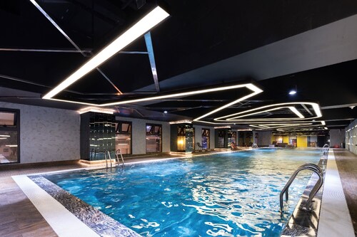 D El Dorado Westlake Luxury Apartments