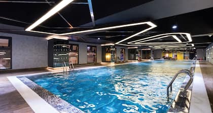 D El Dorado Westlake Luxury Apartments