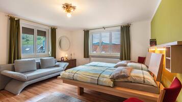 2 多间卧室、免费 WiFi、床单