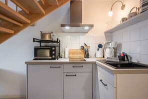 Fridge, oven, stovetop, coffee/tea maker - Apartment 'Meereslust' with Shared Terrace and Shared Garden (Westerhever)