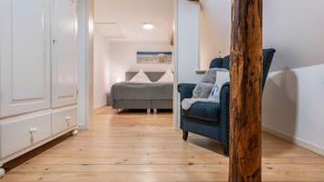 1 bedroom, bed sheets