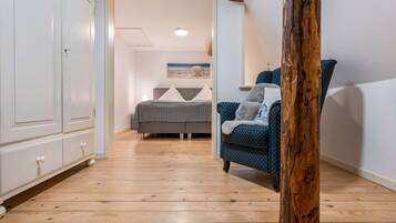 1 bedroom, bed sheets